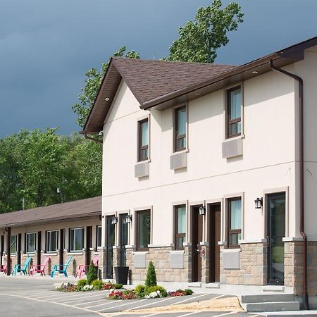 Masterson'S Motel Greater Napanee Экстерьер фото