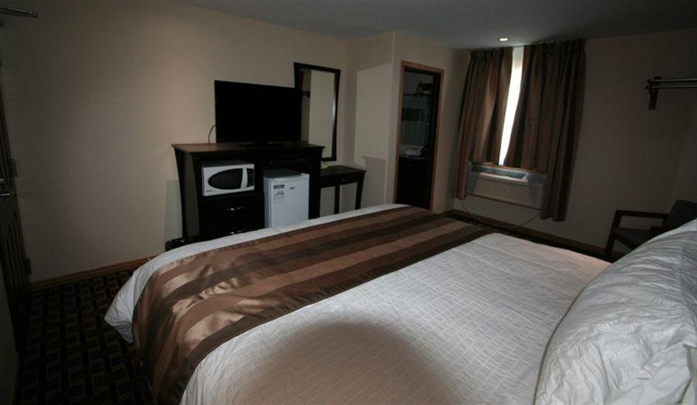 Masterson'S Motel Greater Napanee Экстерьер фото