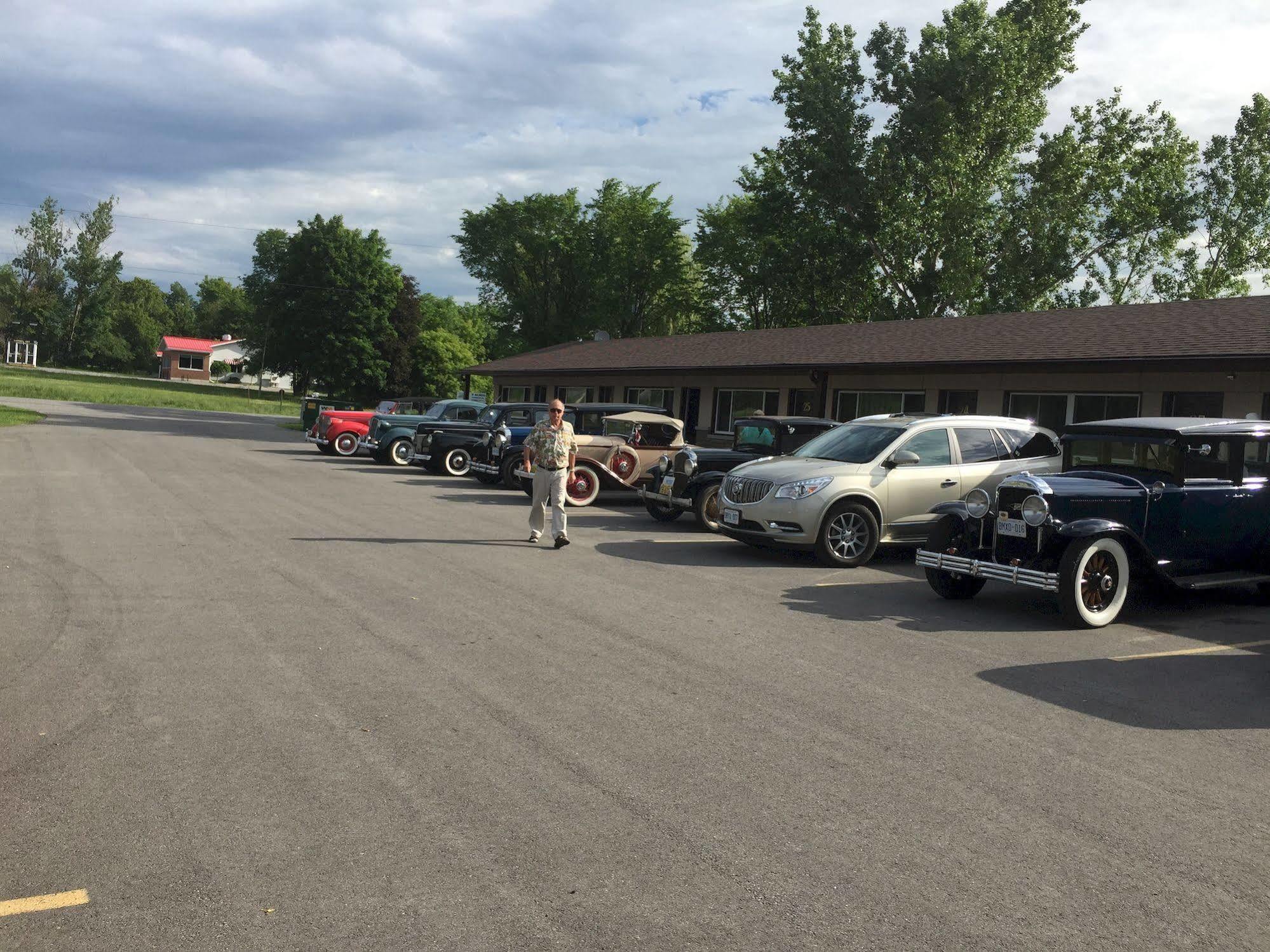 Masterson'S Motel Greater Napanee Экстерьер фото
