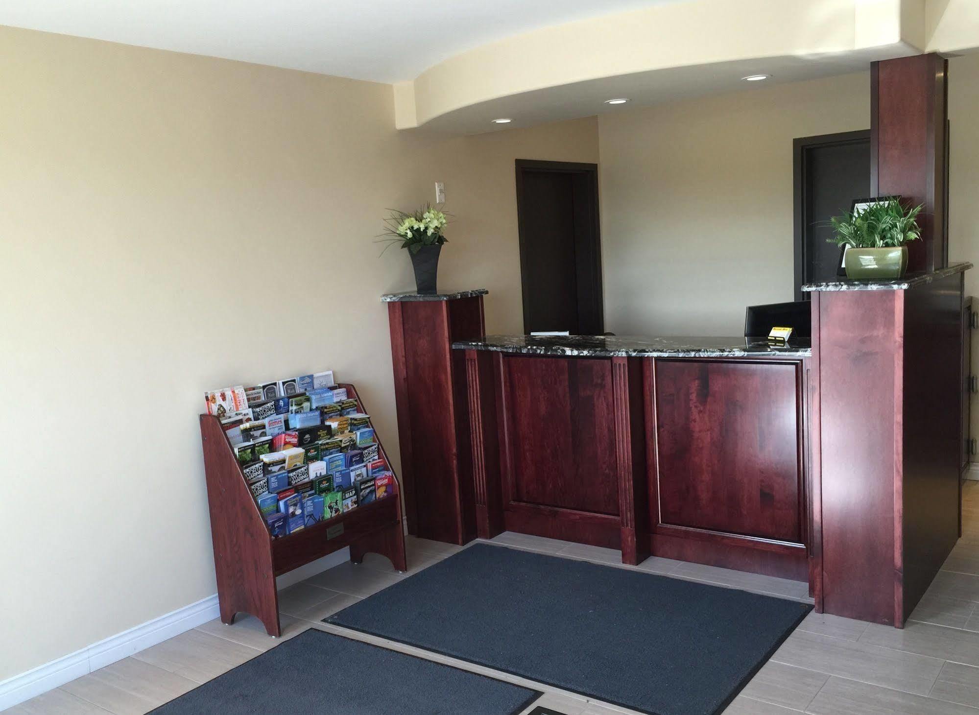Masterson'S Motel Greater Napanee Экстерьер фото