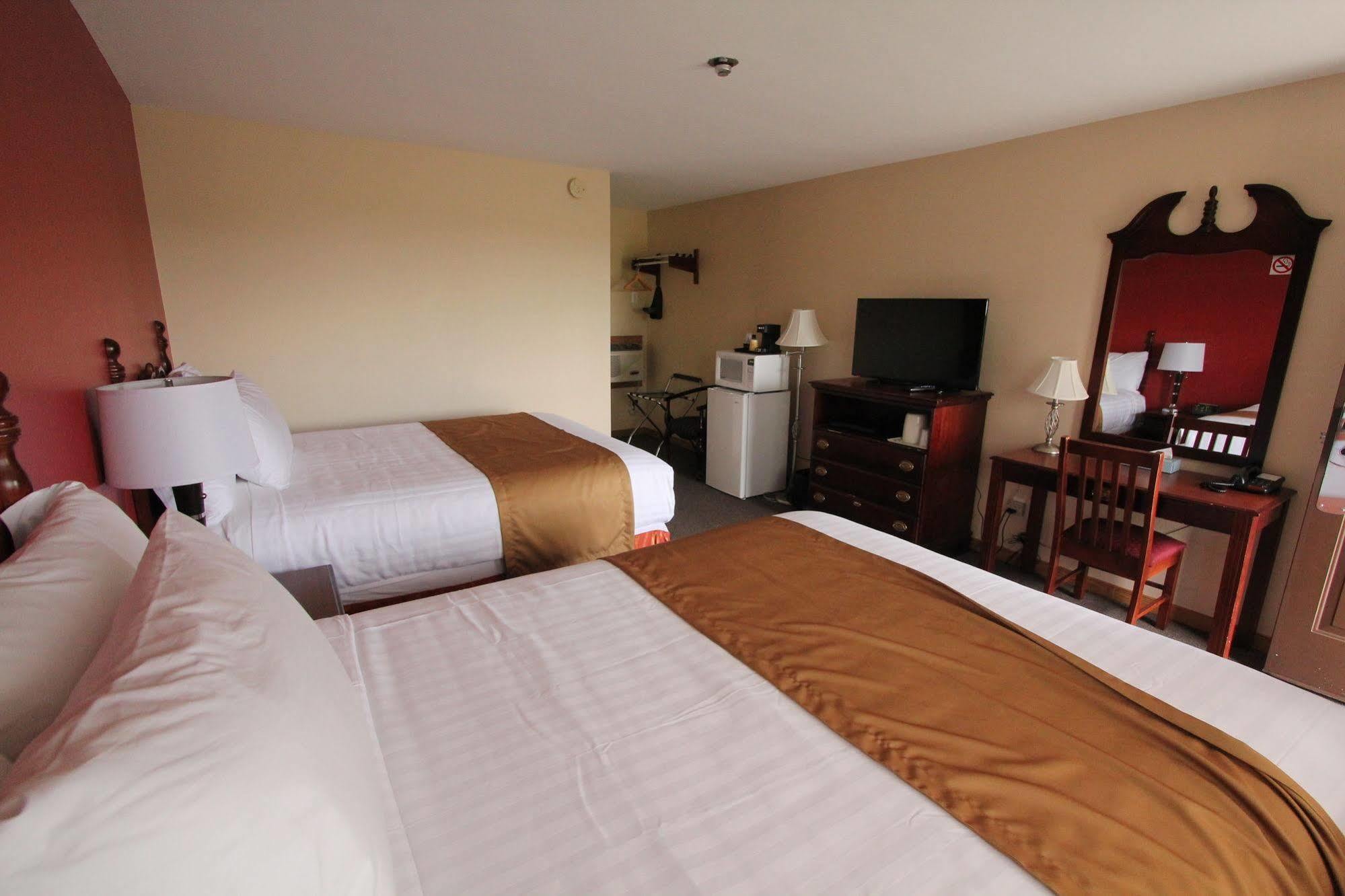 Masterson'S Motel Greater Napanee Экстерьер фото